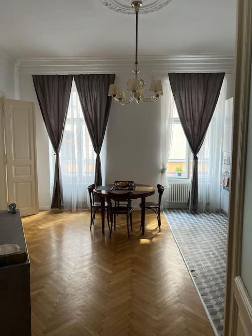 Beautiful Condo At The Old Town 브라티슬라바 외부 사진